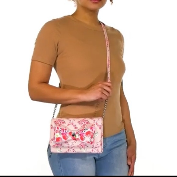 🌎2/$66~NWT Betsey Johnson Dani Floral Crossbody with Bow - Picture 14 of 14